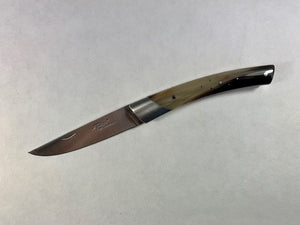 Le Thiers Couteaux de poche 'Le Compact' par Chambriard. Manche pointe de corne, lame acier inox.