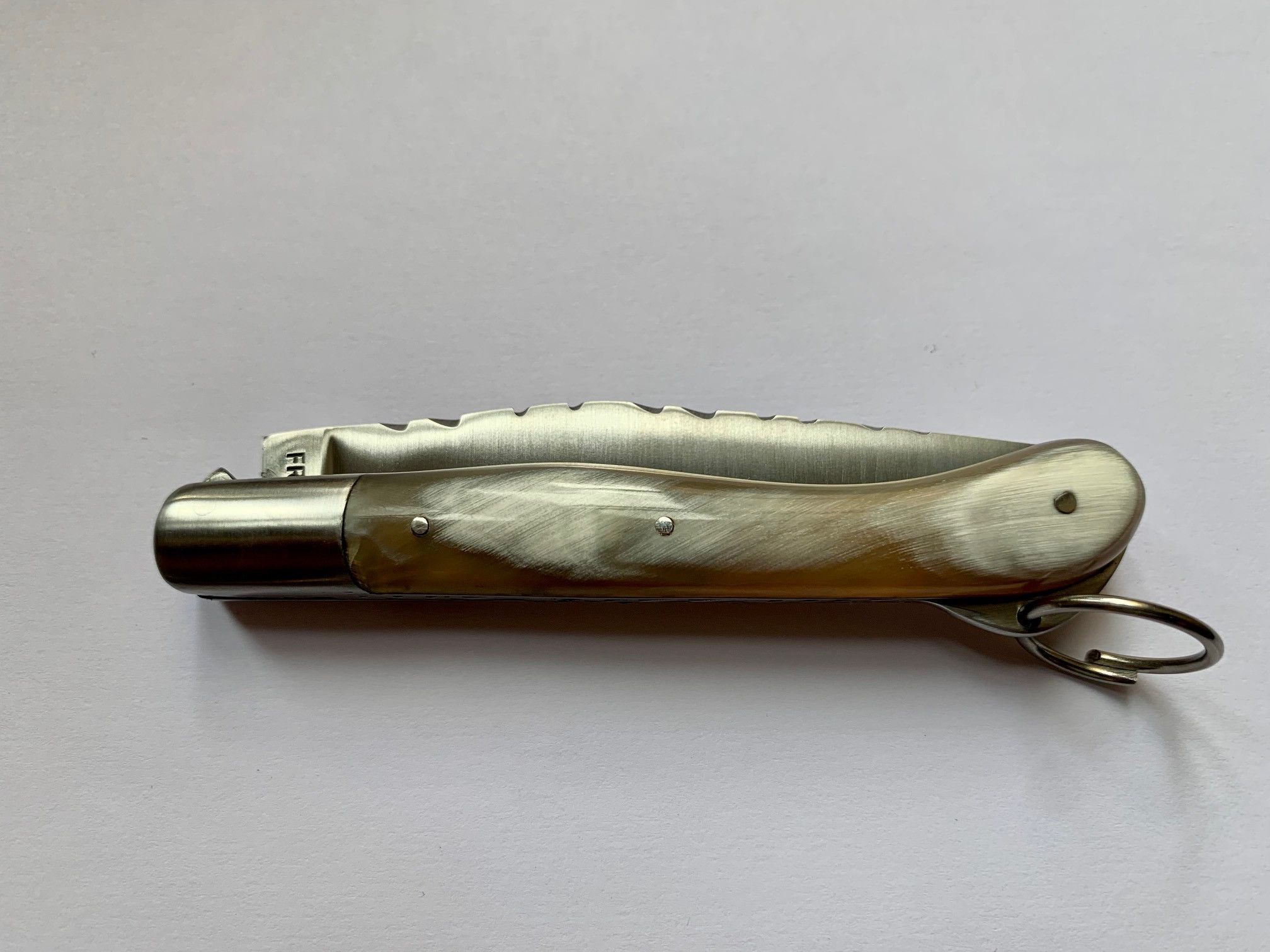 Le Salers couteau de poche par Thiers-Issard, manche pointe de corne, lame inox 10cms.