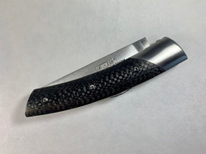 Le Thiers Couteaux de poche 'Le Trappeur' par Chambriard. Manche fibre de carbone, lame acier rasoir.