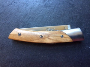 Le Thiers Couteaux de poche 'Le Trappeur' par Chambriard. Manche olivier, lame acier rasoir.
